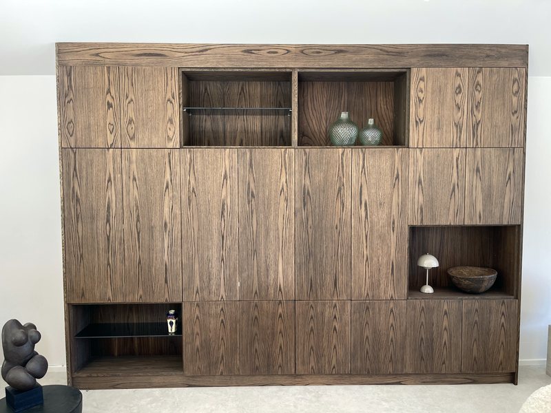 Storage cabinet in smoked oak with glass shelves