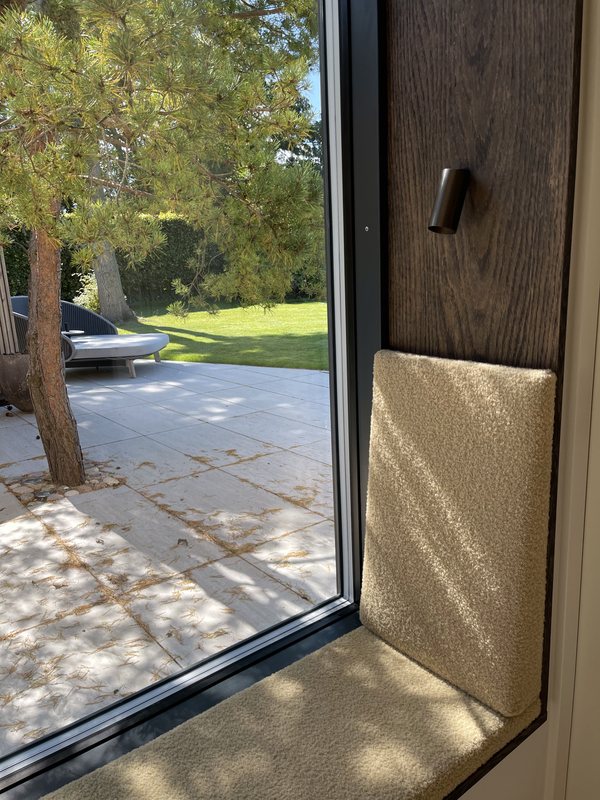 Bouclé window seat with oak hook